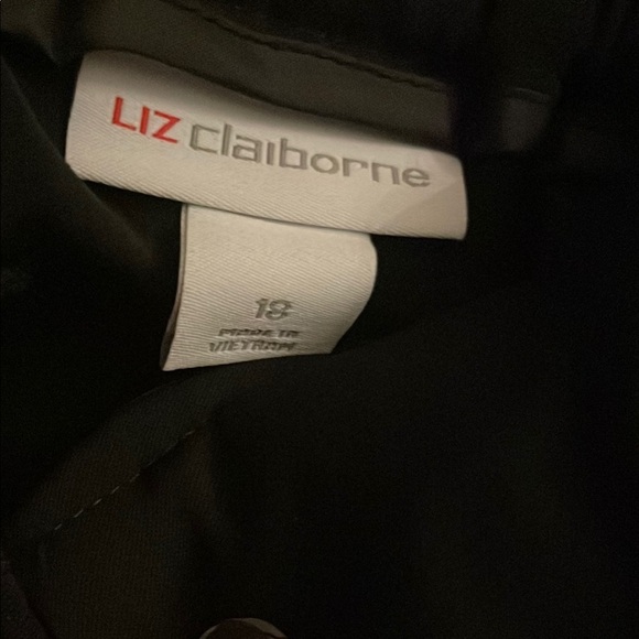 Liz Claiborne Black Women's Shorts Size 18 NWT - Picture 3 of 6